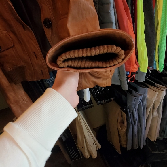 100% Authentic Burberry Cropped Lambskin Leather Jacket - Picture 9 of 16